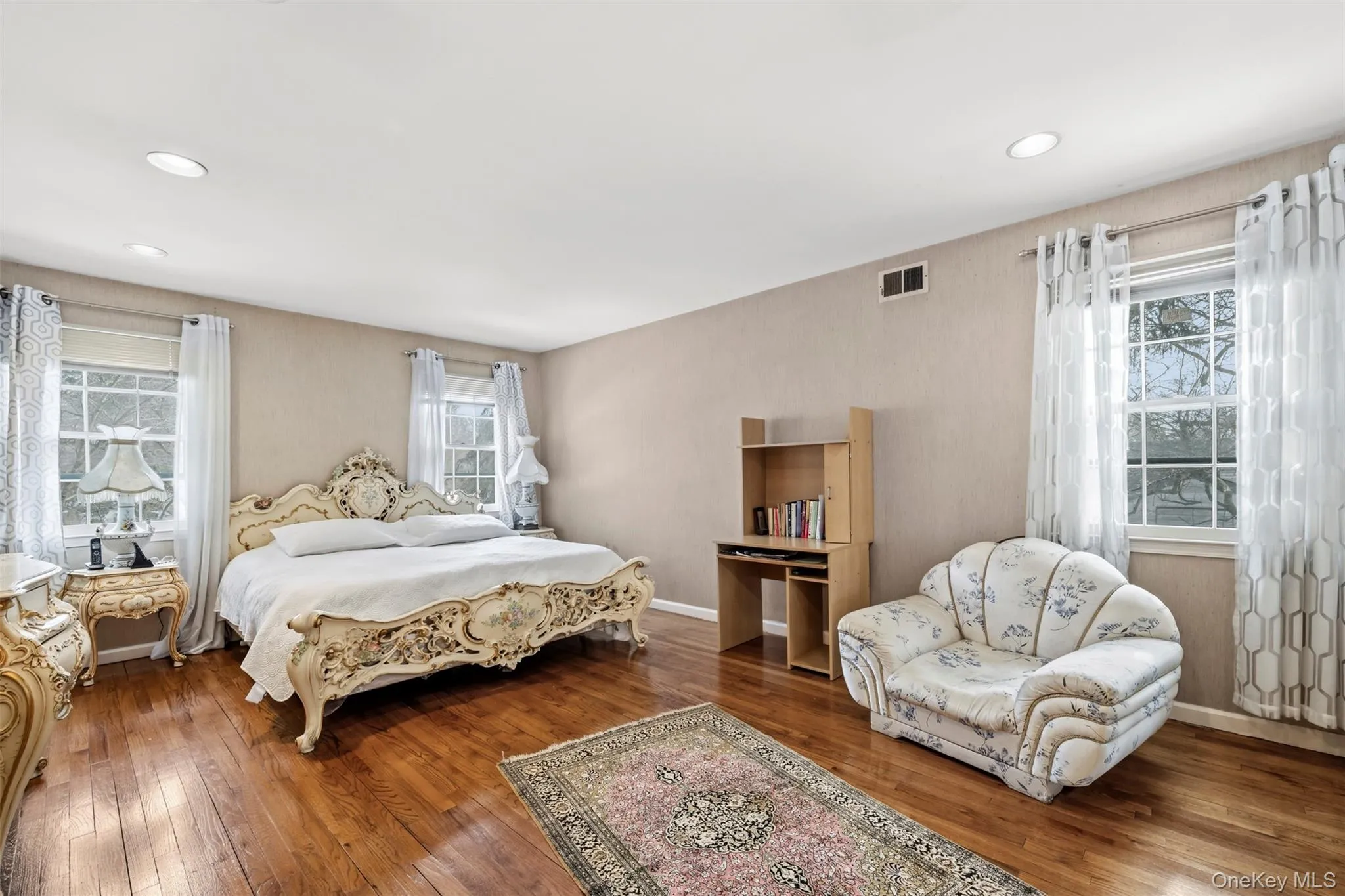 8 Pine Drive, North Hempstead, NY, 3 Bedrooms Bedrooms, 8 Rooms Rooms,2 BathroomsBathrooms,Residential,For Rent,Pine,0,961925 8 Pine Drive, North Hempstead, NY, 3 Bedrooms Bedrooms, 8 Rooms Rooms,2 BathroomsBathrooms,Residential,For Rent,Pine,0,961925