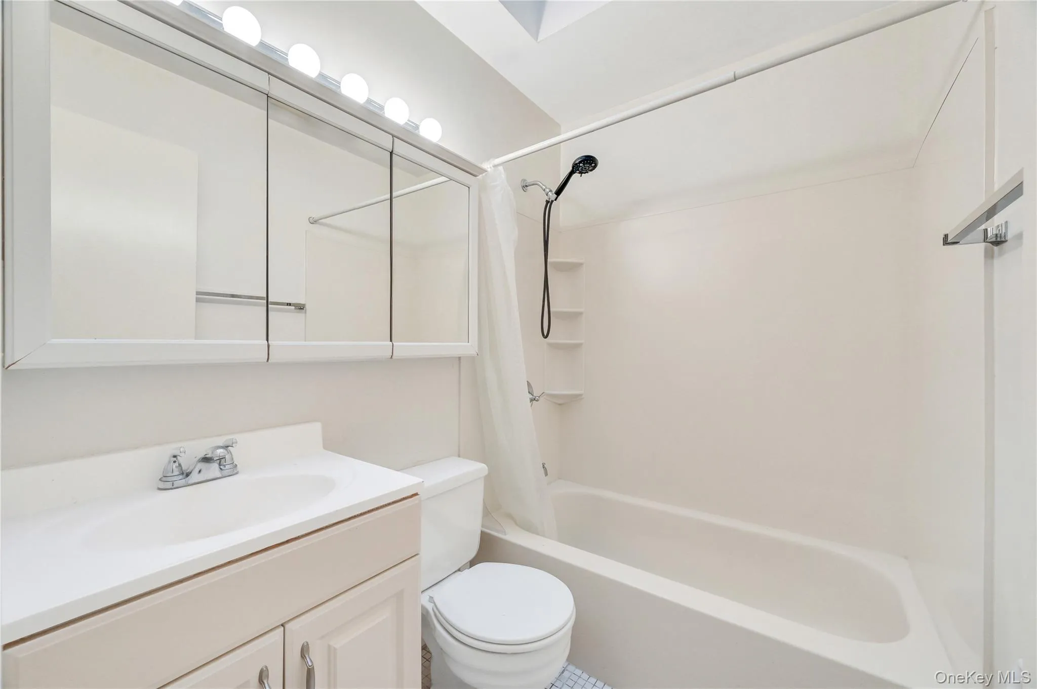 60 Hildreth Place, East Hampton, NY, 4 Bedrooms Bedrooms, 7 Rooms Rooms,3 BathroomsBathrooms,Residential,For Rent,Hildreth,0,KEY961933 60 Hildreth Place, East Hampton, NY, 4 Bedrooms Bedrooms, 7 Rooms Rooms,3 BathroomsBathrooms,Residential,For Rent,Hildreth,0,KEY961933