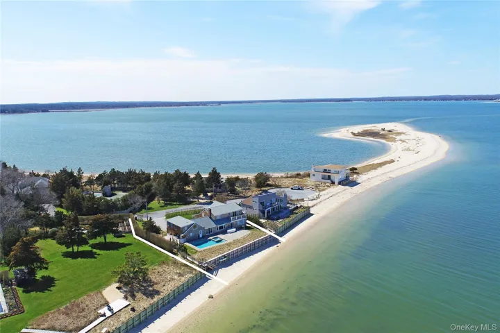 10 Barrett Drive, Southampton, New York 11946