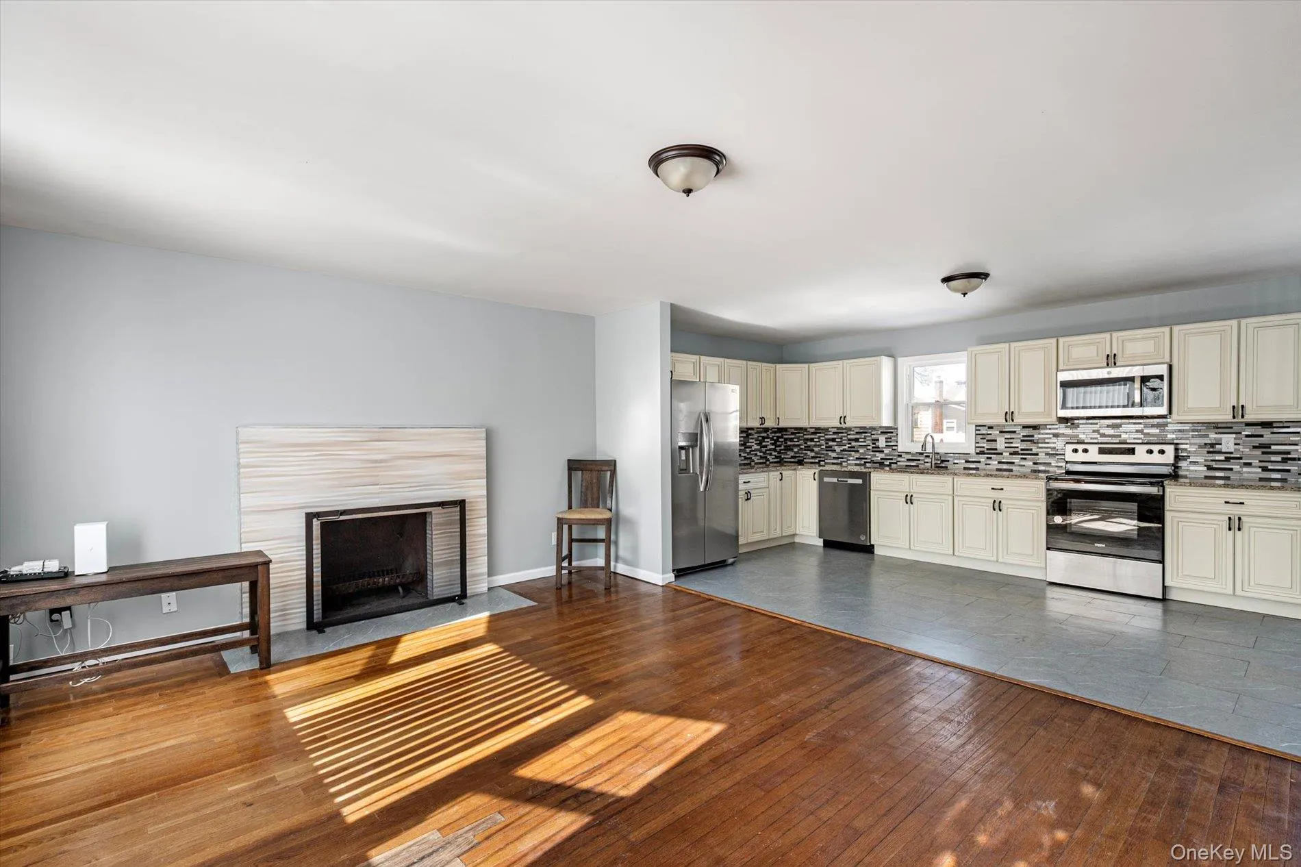 93 Garfield Boulevard, Babylon, NY, 3 Bedrooms Bedrooms, 6 Rooms Rooms,2 BathroomsBathrooms,Residential,For Rent,Garfield,0,961994 93 Garfield Boulevard, Babylon, NY, 3 Bedrooms Bedrooms, 6 Rooms Rooms,2 BathroomsBathrooms,Residential,For Rent,Garfield,0,961994