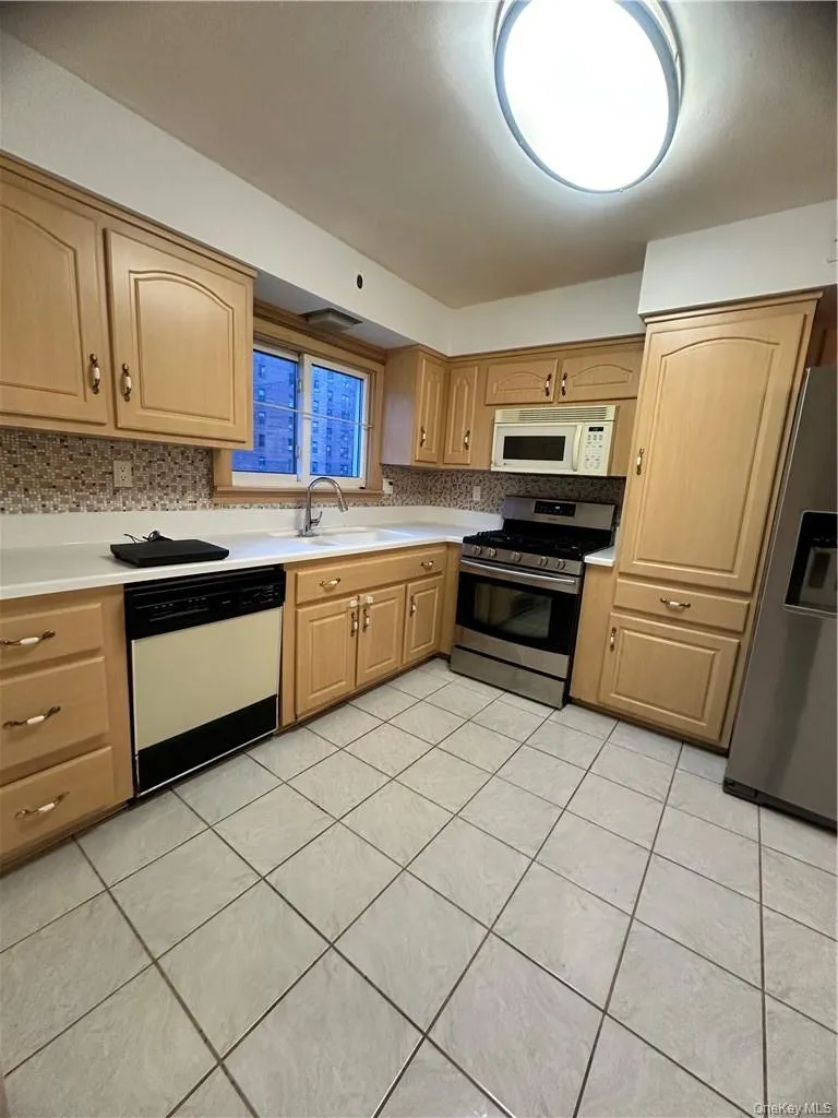 545 Pelham Road, New Rochelle, NY, 3 Bedrooms Bedrooms, 8 Rooms Rooms,2 BathroomsBathrooms,Residential Lease,For Rent,Pelham,0,962008 545 Pelham Road, New Rochelle, NY, 3 Bedrooms Bedrooms, 8 Rooms Rooms,2 BathroomsBathrooms,Residential Lease,For Rent,Pelham,0,962008