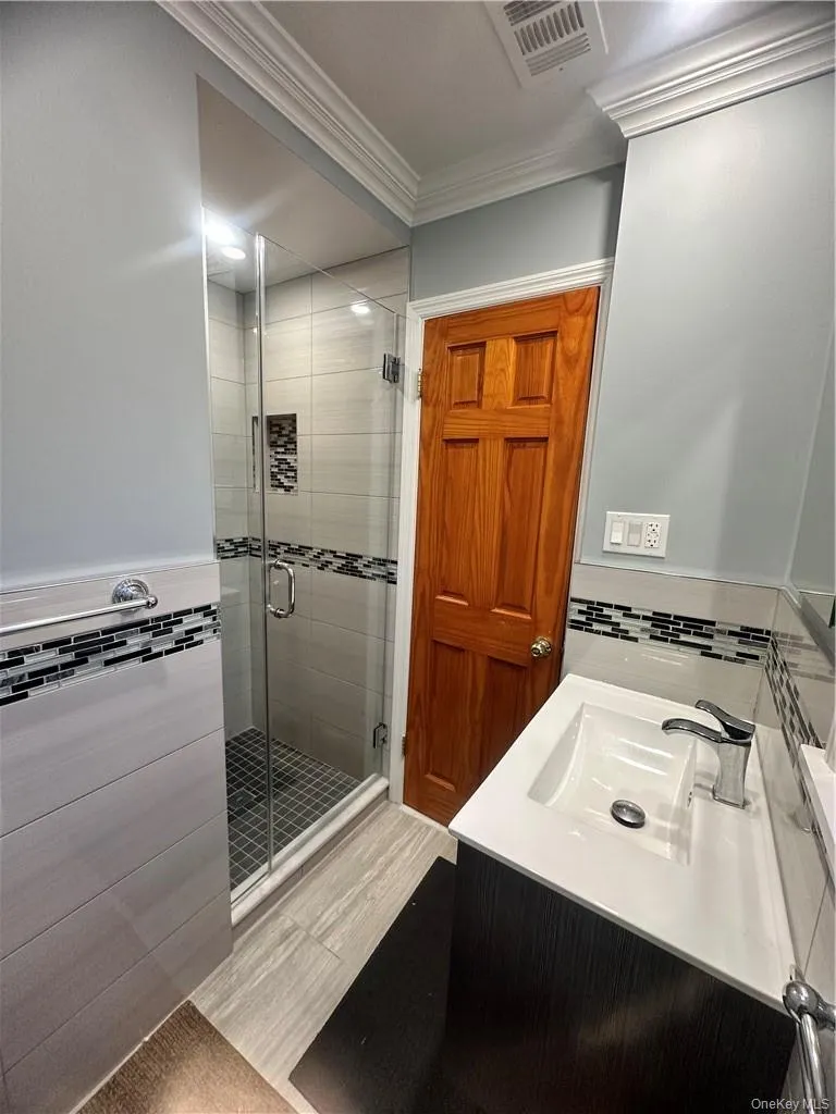 545 Pelham Road, New Rochelle, NY, 3 Bedrooms Bedrooms, 8 Rooms Rooms,2 BathroomsBathrooms,Residential Lease,For Rent,Pelham,0,962008 545 Pelham Road, New Rochelle, NY, 3 Bedrooms Bedrooms, 8 Rooms Rooms,2 BathroomsBathrooms,Residential Lease,For Rent,Pelham,0,962008
