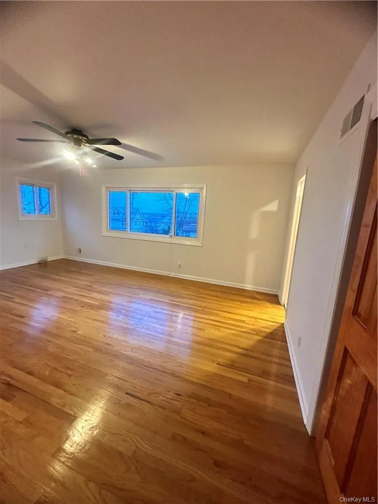 545 Pelham Road, New Rochelle, NY, 3 Bedrooms Bedrooms, 8 Rooms Rooms,2 BathroomsBathrooms,Residential Lease,For Rent,Pelham,0,962008 545 Pelham Road, New Rochelle, NY, 3 Bedrooms Bedrooms, 8 Rooms Rooms,2 BathroomsBathrooms,Residential Lease,For Rent,Pelham,0,962008