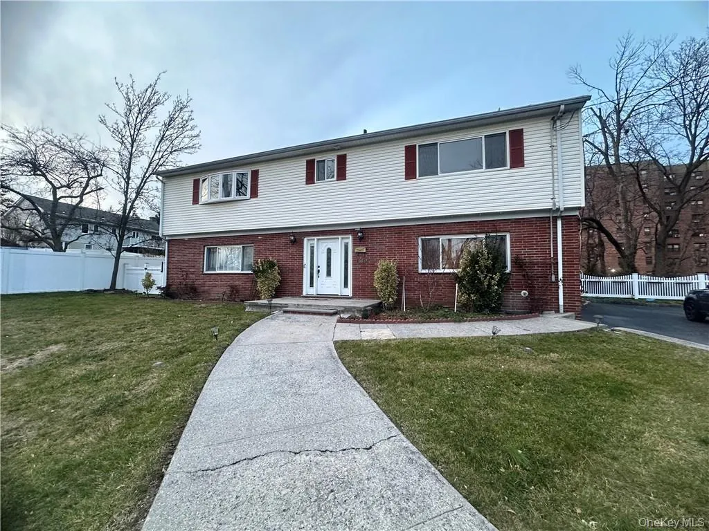 545 Pelham Road, New Rochelle, NY, 3 Bedrooms Bedrooms, 8 Rooms Rooms,2 BathroomsBathrooms,Residential Lease,For Rent,Pelham,0,962008 545 Pelham Road, New Rochelle, NY, 3 Bedrooms Bedrooms, 8 Rooms Rooms,2 BathroomsBathrooms,Residential Lease,For Rent,Pelham,0,962008