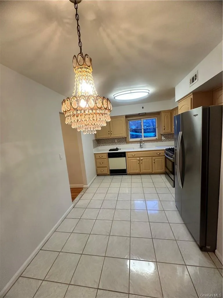 545 Pelham Road, New Rochelle, NY, 3 Bedrooms Bedrooms, 8 Rooms Rooms,2 BathroomsBathrooms,Residential Lease,For Rent,Pelham,0,962008 545 Pelham Road, New Rochelle, NY, 3 Bedrooms Bedrooms, 8 Rooms Rooms,2 BathroomsBathrooms,Residential Lease,For Rent,Pelham,0,962008
