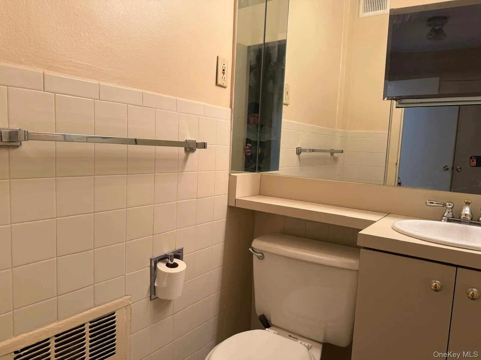 490 Atlantic Avenue, Hempstead, NY, 1 Bedroom Bedrooms, 4 Rooms Rooms,1 BathroomBathrooms,Residential Sale,For Rent,Atlantic,0,962040 490 Atlantic Avenue, Hempstead, NY, 1 Bedroom Bedrooms, 4 Rooms Rooms,1 BathroomBathrooms,Residential Sale,For Rent,Atlantic,0,962040