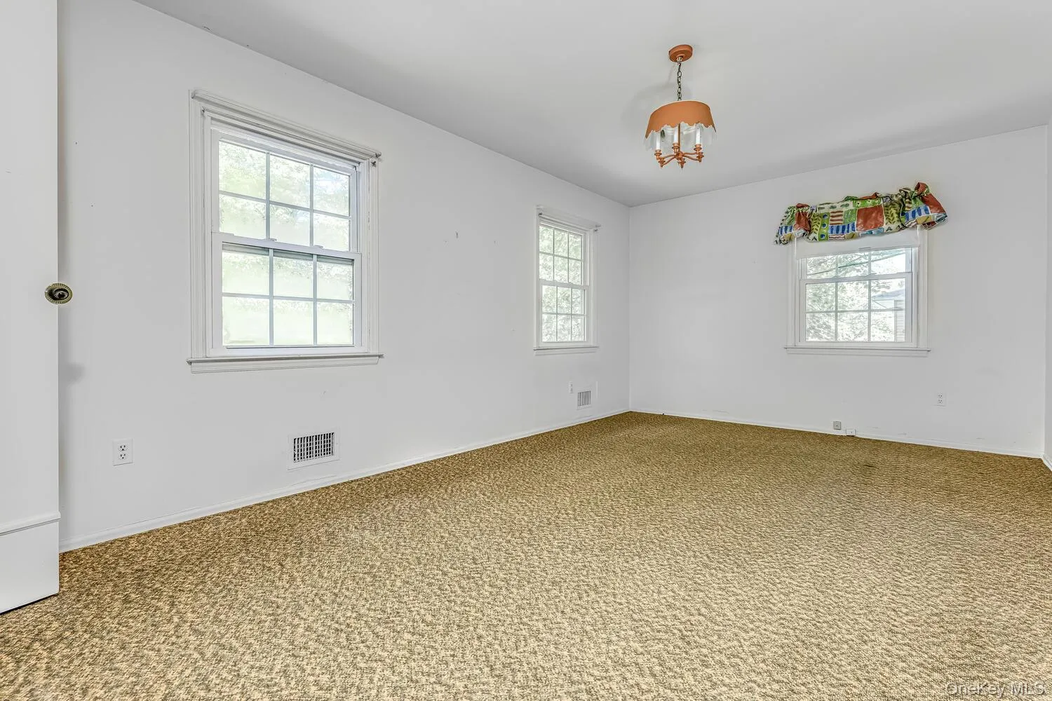 38 Forshay Road, Ramapo, NY, 5 Bedrooms Bedrooms, 11 Rooms Rooms,2 BathroomsBathrooms,Residential,For Rent,Forshay,0,962076 38 Forshay Road, Ramapo, NY, 5 Bedrooms Bedrooms, 11 Rooms Rooms,2 BathroomsBathrooms,Residential,For Rent,Forshay,0,962076