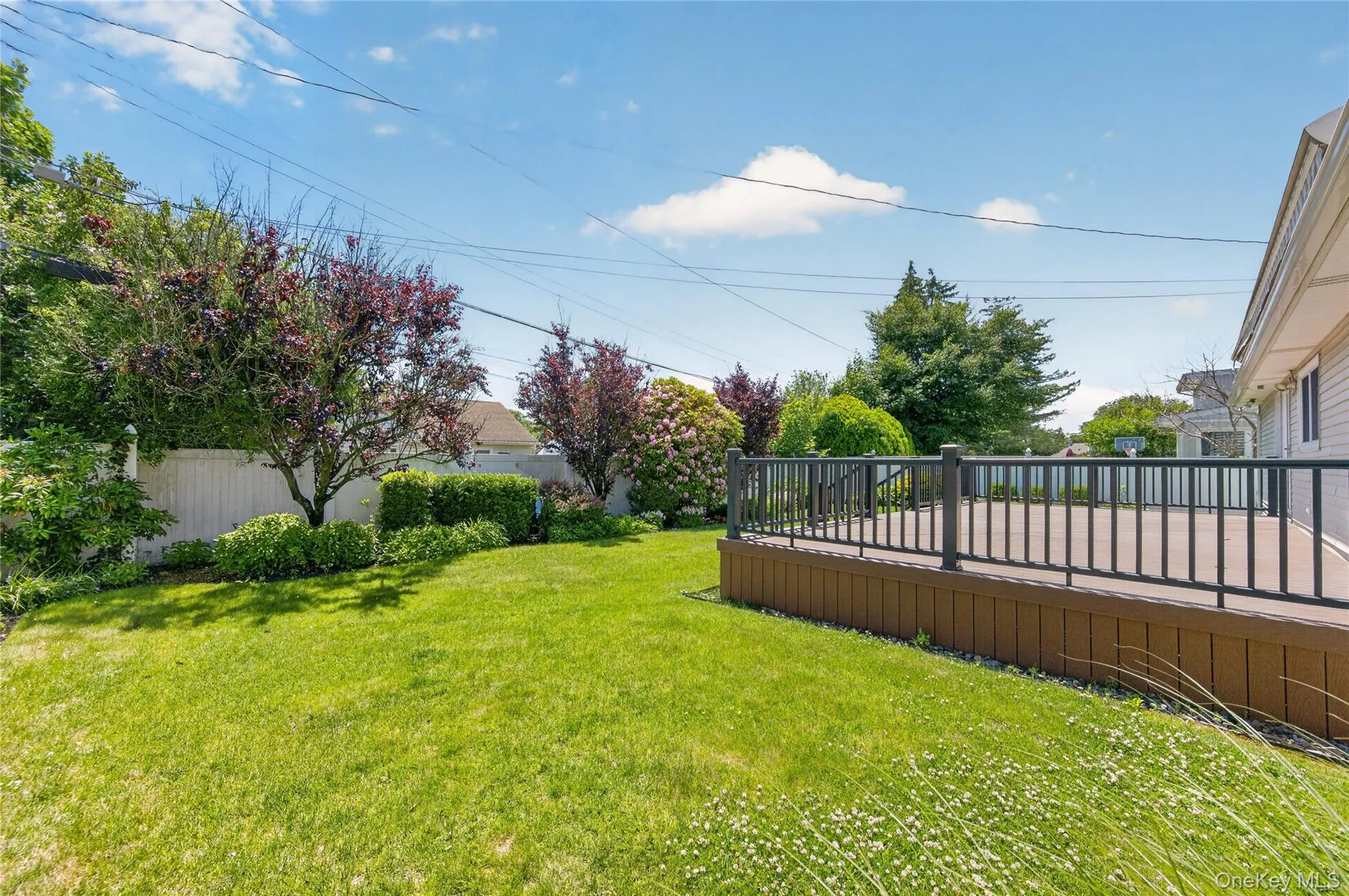 Private and Lovely. Professionaly landscaped Private and Lovely. Professionaly landscaped