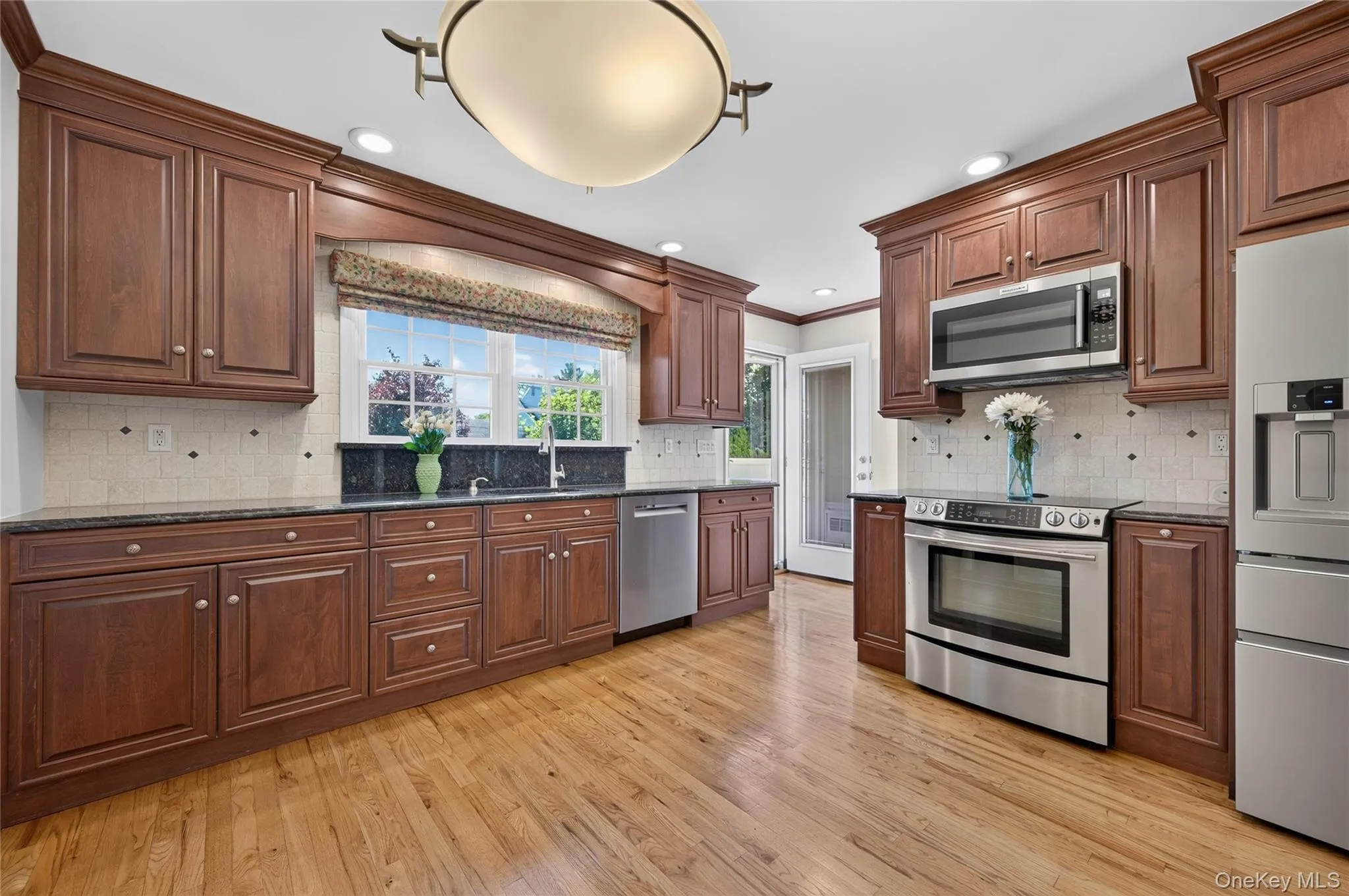 Eat in Kitchen with Hardwood Floor and lots of storage and light Eat in Kitchen with Hardwood Floor and lots of storage and light