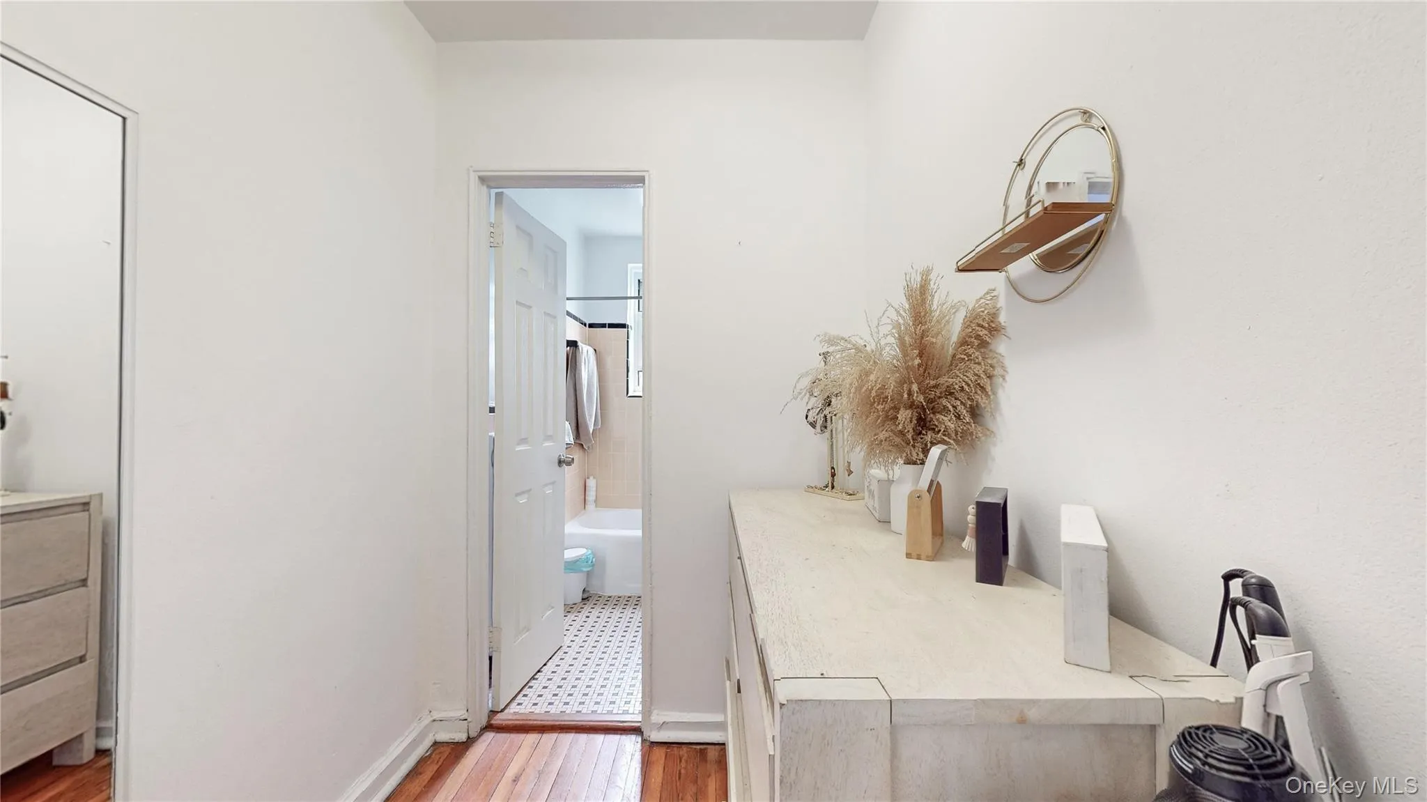 105-25 64th Avenue, New York, NY, 3 Rooms Rooms,1 BathroomBathrooms,Residential Lease,For Rent,64th,0,962080 105-25 64th Avenue, New York, NY, 3 Rooms Rooms,1 BathroomBathrooms,Residential Lease,For Rent,64th,0,962080