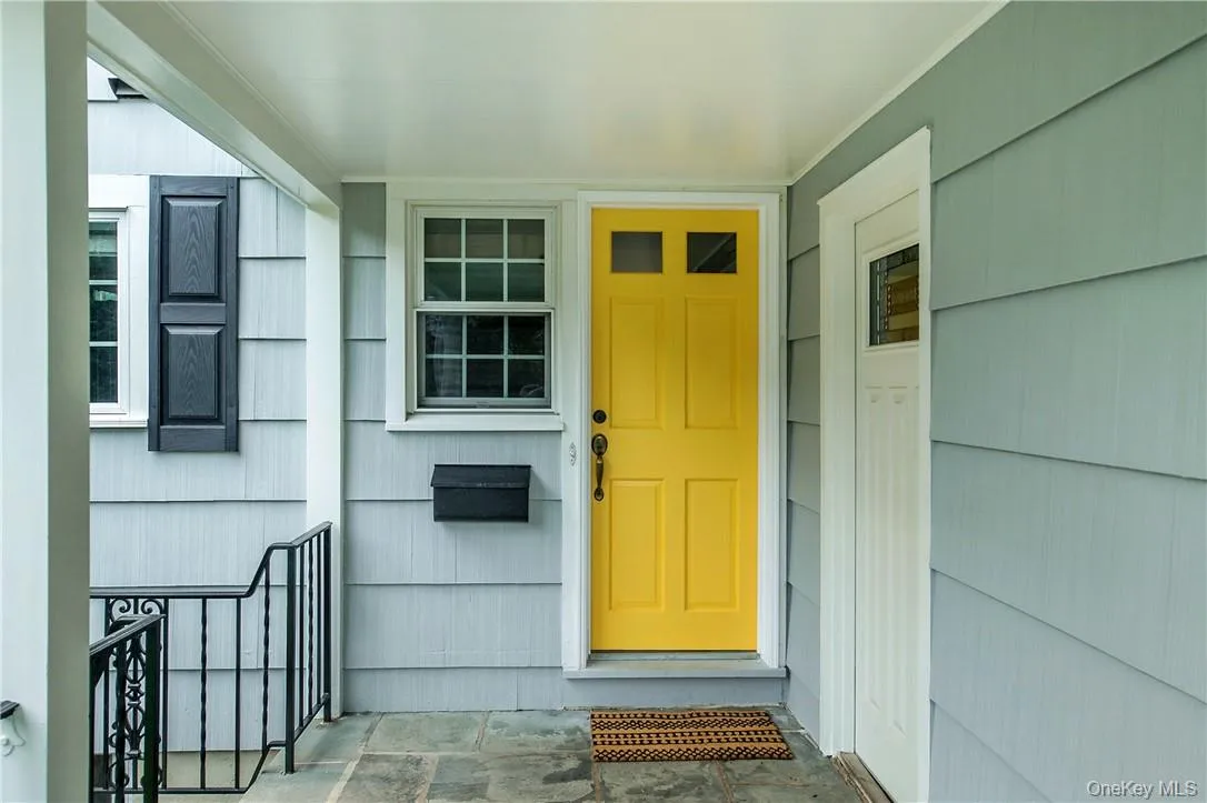 Covered porch entry Covered porch entry