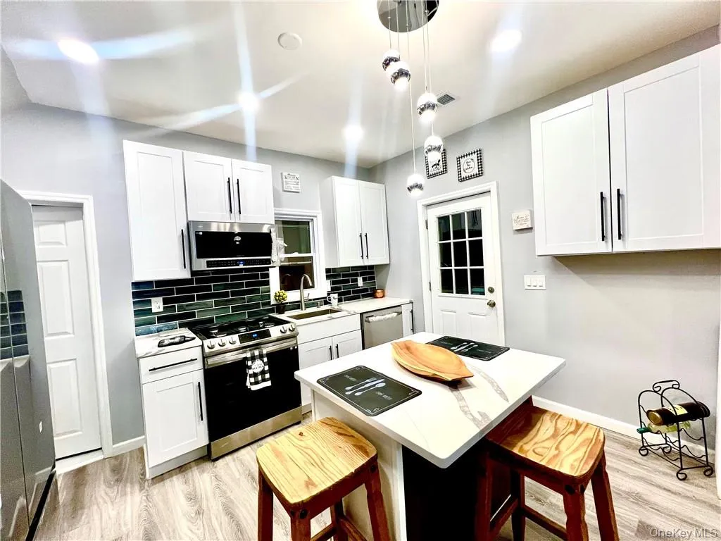 26 Mill Street, Middletown, NY, 3 Bedrooms Bedrooms, 7 Rooms Rooms,2 BathroomsBathrooms,Residential Lease,For Rent,Mill,0,962146 26 Mill Street, Middletown, NY, 3 Bedrooms Bedrooms, 7 Rooms Rooms,2 BathroomsBathrooms,Residential Lease,For Rent,Mill,0,962146