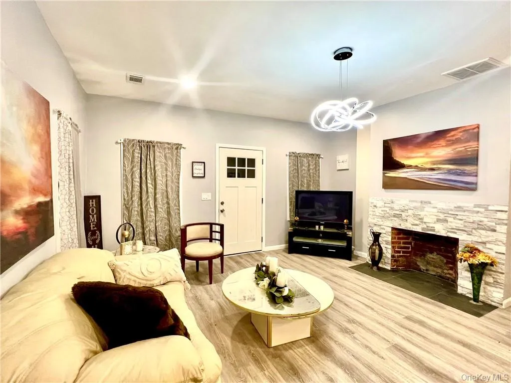 26 Mill Street, Middletown, NY, 3 Bedrooms Bedrooms, 7 Rooms Rooms,2 BathroomsBathrooms,Residential Lease,For Rent,Mill,0,962146 26 Mill Street, Middletown, NY, 3 Bedrooms Bedrooms, 7 Rooms Rooms,2 BathroomsBathrooms,Residential Lease,For Rent,Mill,0,962146