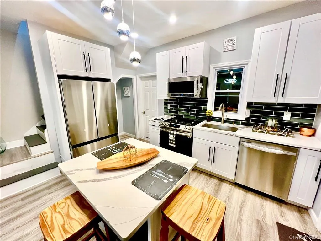 26 Mill Street, Middletown, NY, 3 Bedrooms Bedrooms, 7 Rooms Rooms,2 BathroomsBathrooms,Residential Lease,For Rent,Mill,0,962146 26 Mill Street, Middletown, NY, 3 Bedrooms Bedrooms, 7 Rooms Rooms,2 BathroomsBathrooms,Residential Lease,For Rent,Mill,0,962146