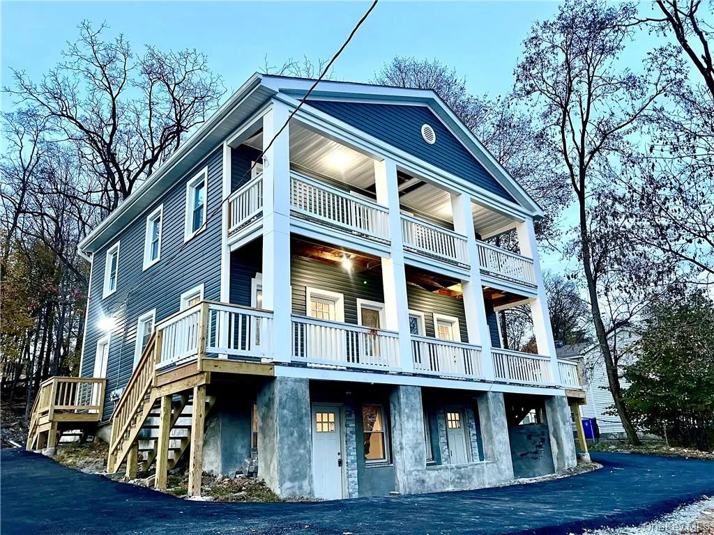 26 Mill Street, Middletown, NY, 3 Bedrooms Bedrooms, 7 Rooms Rooms,2 BathroomsBathrooms,Residential Lease,For Rent,Mill,0,962146 26 Mill Street, Middletown, NY, 3 Bedrooms Bedrooms, 7 Rooms Rooms,2 BathroomsBathrooms,Residential Lease,For Rent,Mill,0,962146