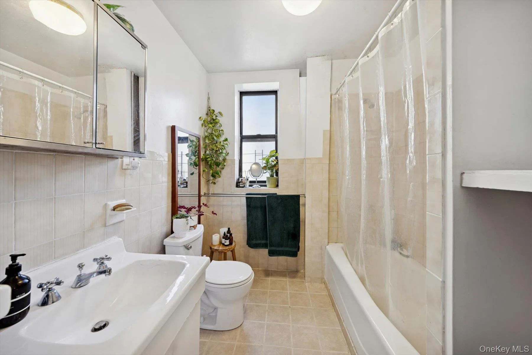 BATHROOM BATHROOM