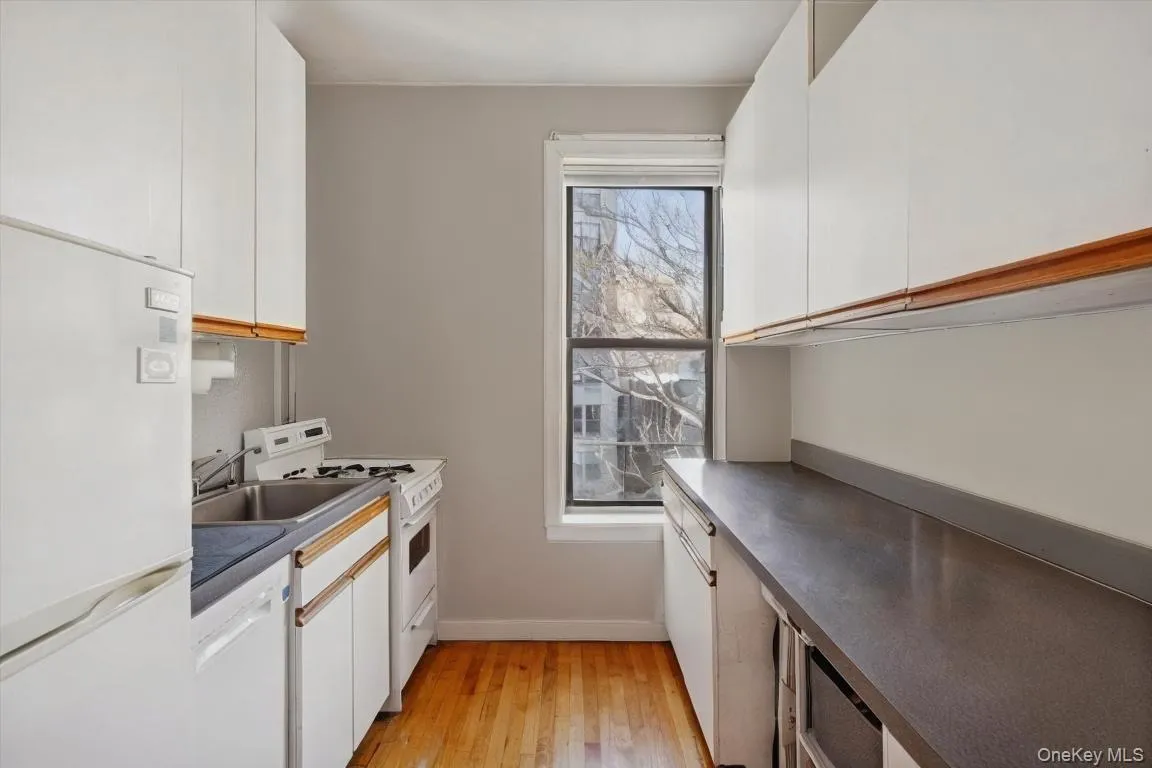 205 103rd Street, New York, NY, 1 Bedroom Bedrooms, 3 Rooms Rooms,1 BathroomBathrooms,Residential,For Rent,103rd,0,962174 205 103rd Street, New York, NY, 1 Bedroom Bedrooms, 3 Rooms Rooms,1 BathroomBathrooms,Residential,For Rent,103rd,0,962174