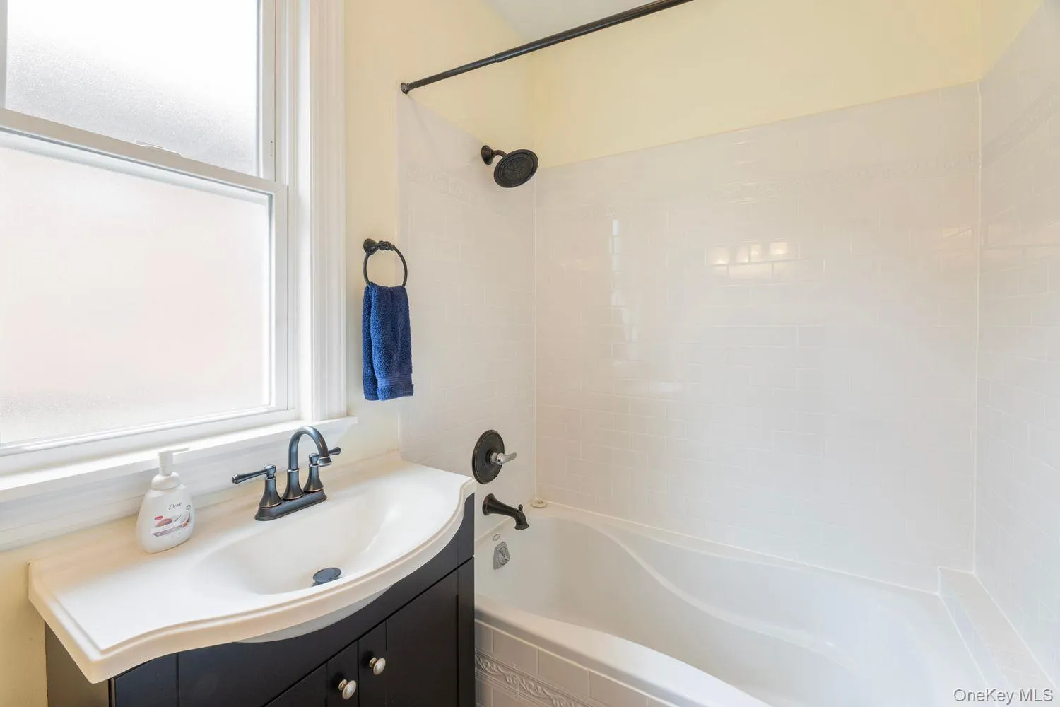 216 Lakeview Place, New York, NY, 3 Bedrooms Bedrooms, 8 Rooms Rooms,1 BathroomBathrooms,Residential Lease,For Rent,Lakeview,0,962211 216 Lakeview Place, New York, NY, 3 Bedrooms Bedrooms, 8 Rooms Rooms,1 BathroomBathrooms,Residential Lease,For Rent,Lakeview,0,962211