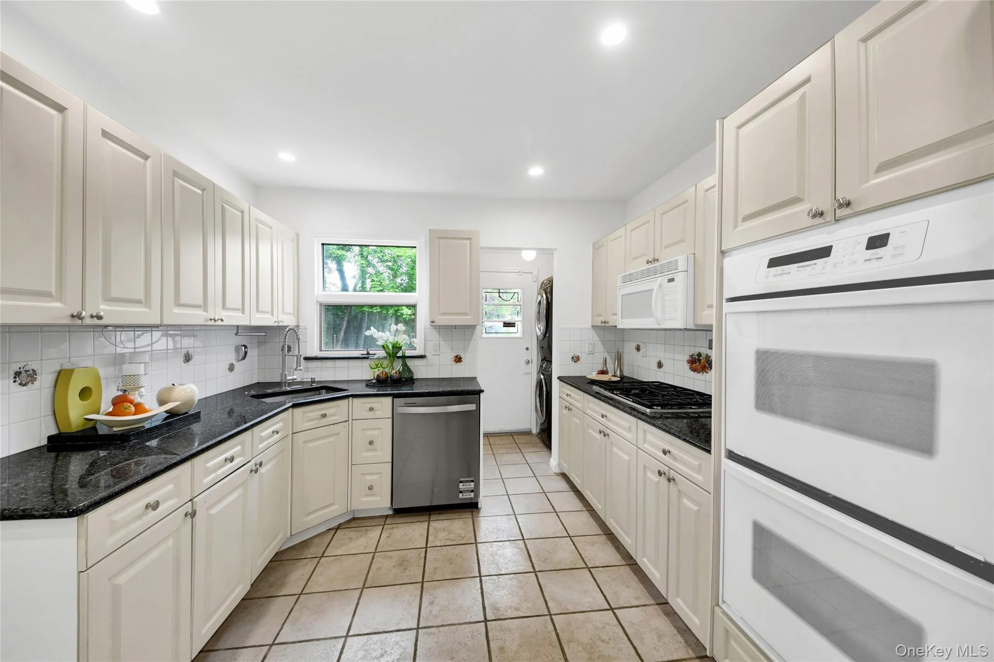10 Cherry Avenue, New Rochelle, NY, 4 Bedrooms Bedrooms, 8 Rooms Rooms,2 BathroomsBathrooms,Residential,For Rent,Cherry,0,962238 10 Cherry Avenue, New Rochelle, NY, 4 Bedrooms Bedrooms, 8 Rooms Rooms,2 BathroomsBathrooms,Residential,For Rent,Cherry,0,962238