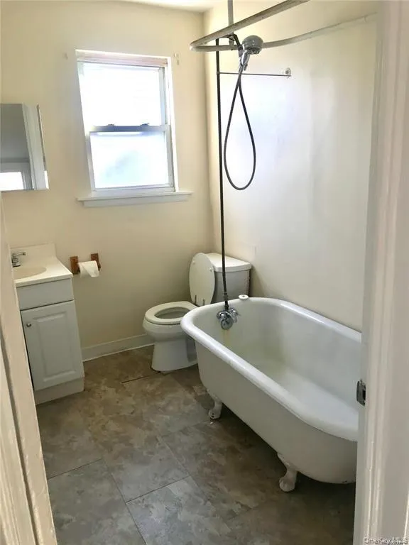 40 Southard Avenue, Hempstead, NY, 2 Bedrooms Bedrooms, 5 Rooms Rooms,1 BathroomBathrooms,Residential Lease,For Rent,Southard,0,962257 40 Southard Avenue, Hempstead, NY, 2 Bedrooms Bedrooms, 5 Rooms Rooms,1 BathroomBathrooms,Residential Lease,For Rent,Southard,0,962257