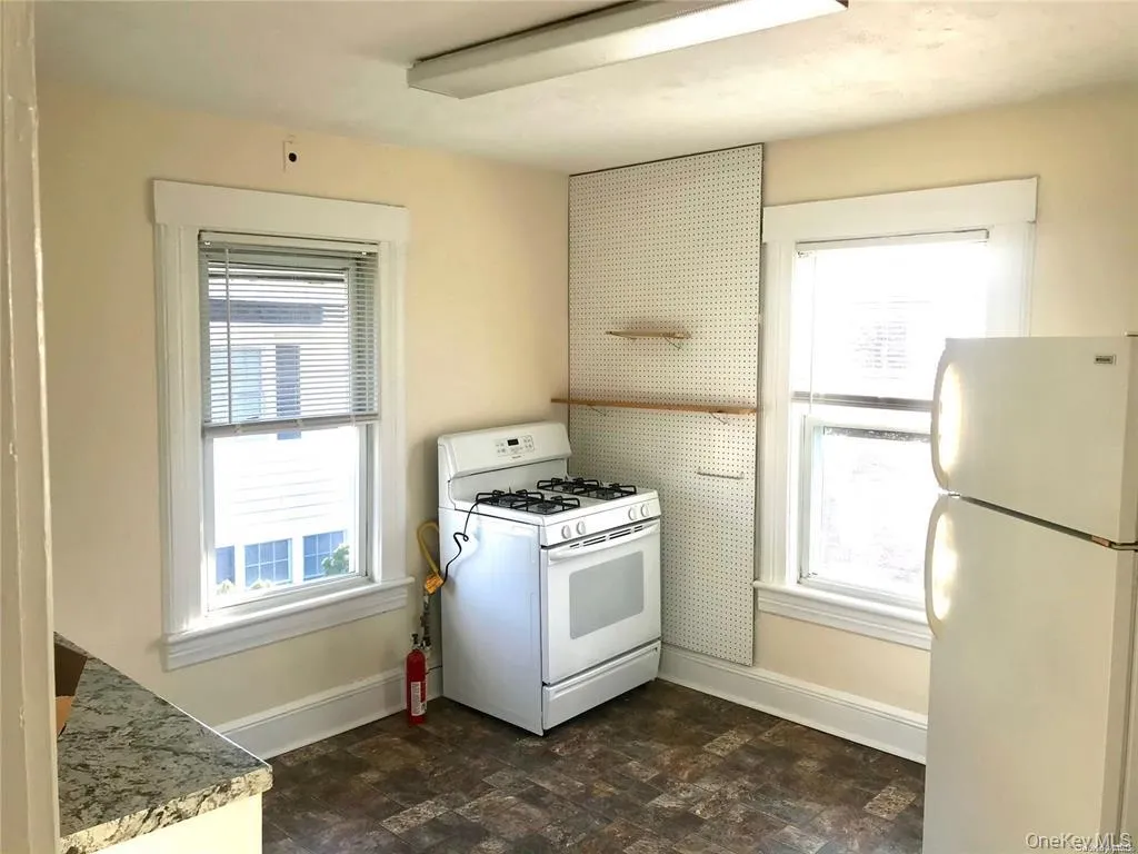 40 Southard Avenue, Hempstead, NY, 2 Bedrooms Bedrooms, 5 Rooms Rooms,1 BathroomBathrooms,Residential Lease,For Rent,Southard,0,962257 40 Southard Avenue, Hempstead, NY, 2 Bedrooms Bedrooms, 5 Rooms Rooms,1 BathroomBathrooms,Residential Lease,For Rent,Southard,0,962257