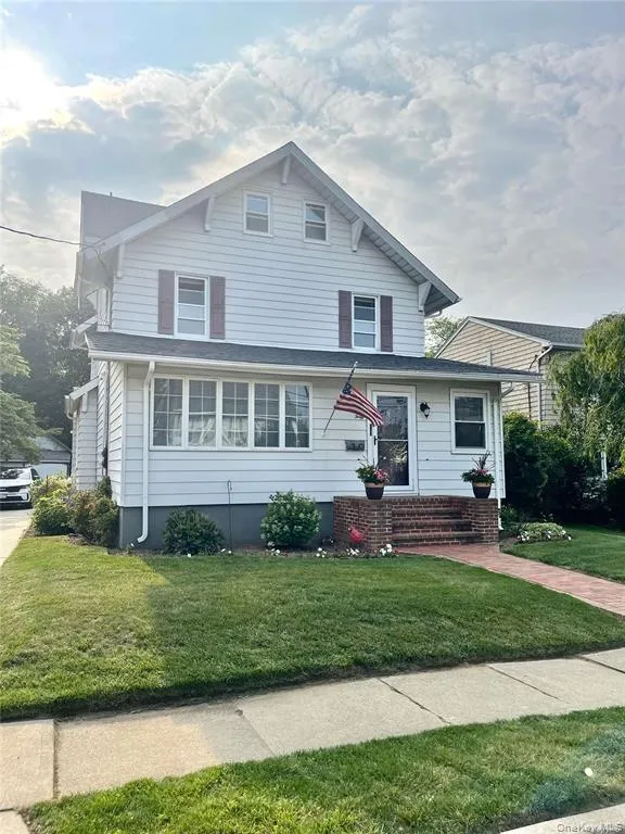 40 Southard Avenue, Hempstead, NY, 2 Bedrooms Bedrooms, 5 Rooms Rooms,1 BathroomBathrooms,Residential Lease,For Rent,Southard,0,962257 40 Southard Avenue, Hempstead, NY, 2 Bedrooms Bedrooms, 5 Rooms Rooms,1 BathroomBathrooms,Residential Lease,For Rent,Southard,0,962257