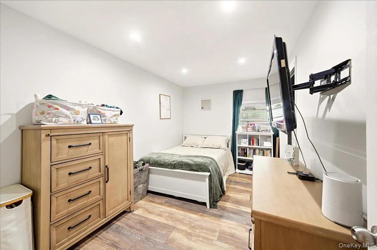 133B Edgewater Park, New York, NY, 2 Bedrooms Bedrooms, 6 Rooms Rooms,1 BathroomBathrooms,Residential,For Rent,Edgewater,0,962330 133B Edgewater Park, New York, NY, 2 Bedrooms Bedrooms, 6 Rooms Rooms,1 BathroomBathrooms,Residential,For Rent,Edgewater,0,962330