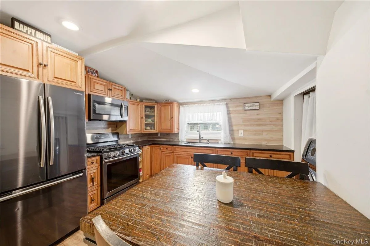 133B Edgewater Park, New York, NY, 2 Bedrooms Bedrooms, 6 Rooms Rooms,1 BathroomBathrooms,Residential,For Rent,Edgewater,0,962330 133B Edgewater Park, New York, NY, 2 Bedrooms Bedrooms, 6 Rooms Rooms,1 BathroomBathrooms,Residential,For Rent,Edgewater,0,962330