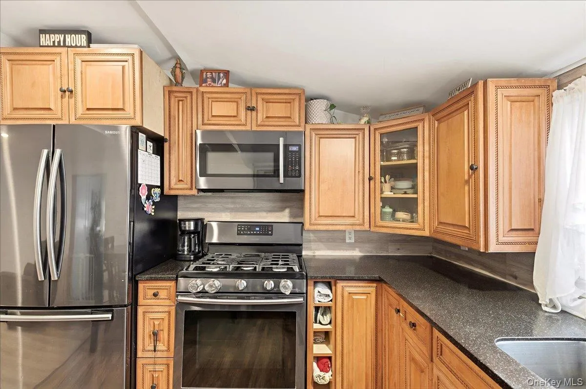 133B Edgewater Park, New York, NY, 2 Bedrooms Bedrooms, 6 Rooms Rooms,1 BathroomBathrooms,Residential,For Rent,Edgewater,0,962330 133B Edgewater Park, New York, NY, 2 Bedrooms Bedrooms, 6 Rooms Rooms,1 BathroomBathrooms,Residential,For Rent,Edgewater,0,962330