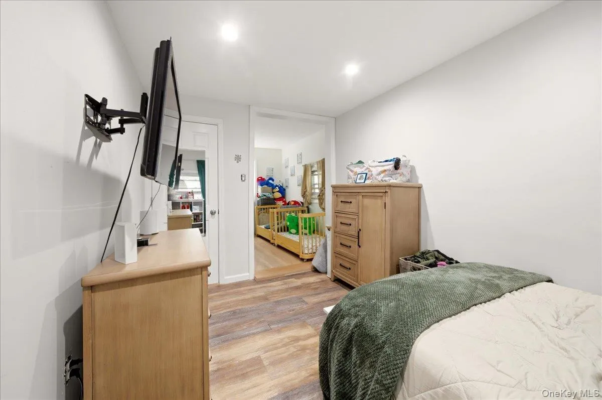 133B Edgewater Park, New York, NY, 2 Bedrooms Bedrooms, 6 Rooms Rooms,1 BathroomBathrooms,Residential,For Rent,Edgewater,0,962330 133B Edgewater Park, New York, NY, 2 Bedrooms Bedrooms, 6 Rooms Rooms,1 BathroomBathrooms,Residential,For Rent,Edgewater,0,962330