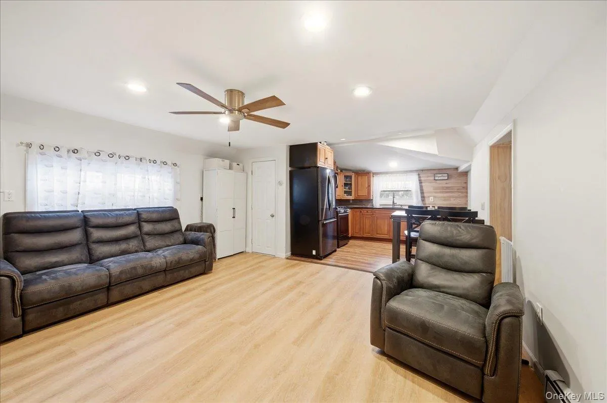 133B Edgewater Park, New York, NY, 2 Bedrooms Bedrooms, 6 Rooms Rooms,1 BathroomBathrooms,Residential,For Rent,Edgewater,0,962330 133B Edgewater Park, New York, NY, 2 Bedrooms Bedrooms, 6 Rooms Rooms,1 BathroomBathrooms,Residential,For Rent,Edgewater,0,962330