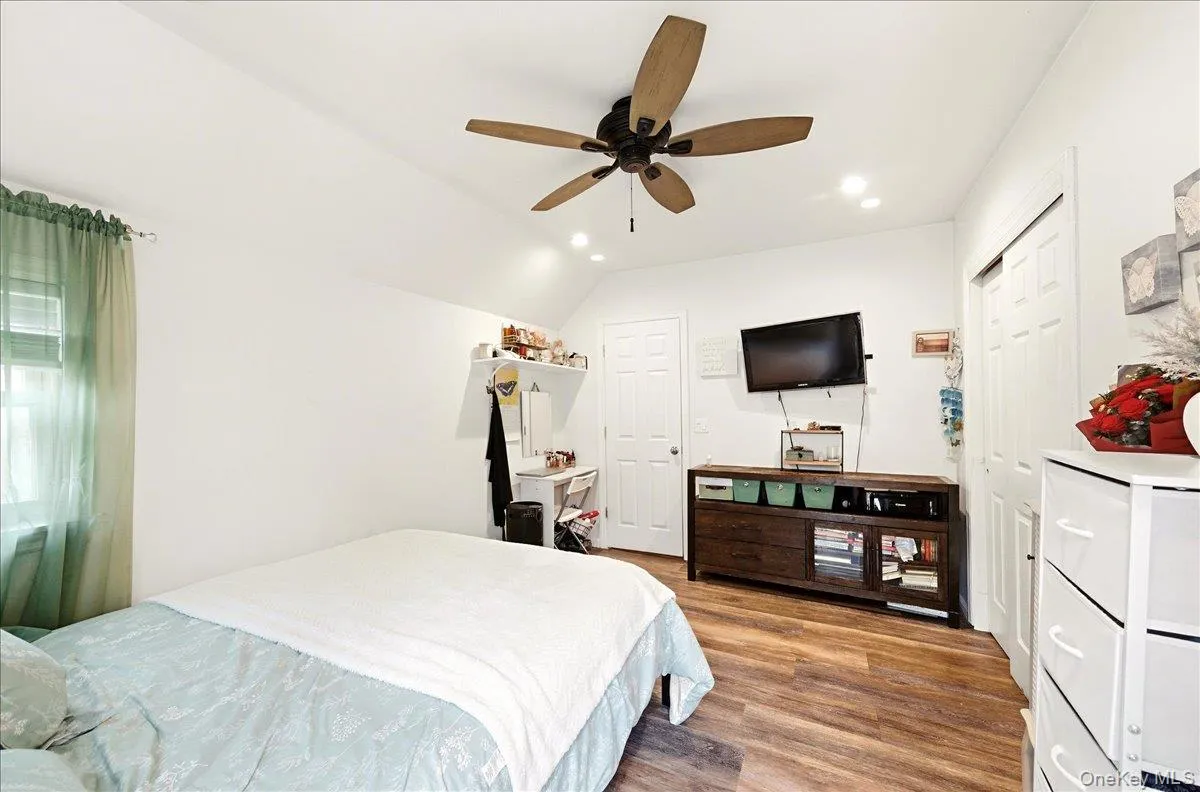 133B Edgewater Park, New York, NY, 2 Bedrooms Bedrooms, 6 Rooms Rooms,1 BathroomBathrooms,Residential,For Rent,Edgewater,0,962330 133B Edgewater Park, New York, NY, 2 Bedrooms Bedrooms, 6 Rooms Rooms,1 BathroomBathrooms,Residential,For Rent,Edgewater,0,962330