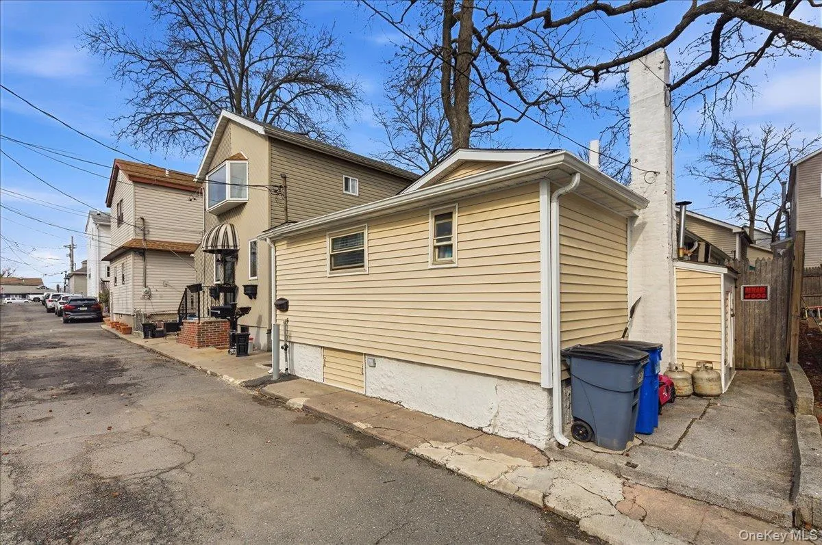 133B Edgewater Park, New York, NY, 2 Bedrooms Bedrooms, 6 Rooms Rooms,1 BathroomBathrooms,Residential,For Rent,Edgewater,0,962330 133B Edgewater Park, New York, NY, 2 Bedrooms Bedrooms, 6 Rooms Rooms,1 BathroomBathrooms,Residential,For Rent,Edgewater,0,962330