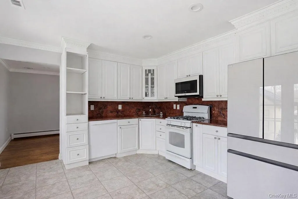 164-14 85th Street, New York, NY, 4 Bedrooms Bedrooms, 8 Rooms Rooms,3 BathroomsBathrooms,Residential,For Rent,85th,0,962332 164-14 85th Street, New York, NY, 4 Bedrooms Bedrooms, 8 Rooms Rooms,3 BathroomsBathrooms,Residential,For Rent,85th,0,962332