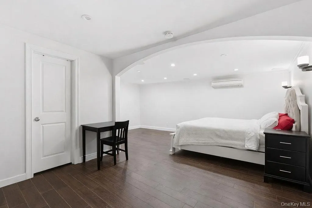 164-14 85th Street, New York, NY, 4 Bedrooms Bedrooms, 8 Rooms Rooms,3 BathroomsBathrooms,Residential,For Rent,85th,0,962332 164-14 85th Street, New York, NY, 4 Bedrooms Bedrooms, 8 Rooms Rooms,3 BathroomsBathrooms,Residential,For Rent,85th,0,962332