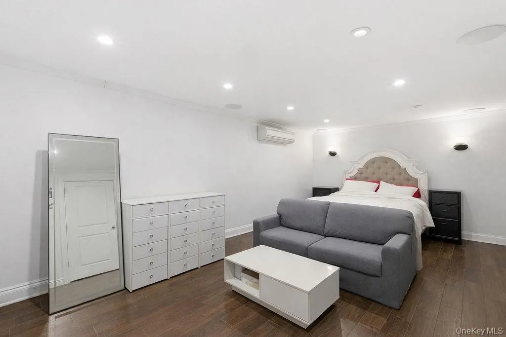 164-14 85th Street, New York, NY, 4 Bedrooms Bedrooms, 8 Rooms Rooms,3 BathroomsBathrooms,Residential,For Rent,85th,0,962332 164-14 85th Street, New York, NY, 4 Bedrooms Bedrooms, 8 Rooms Rooms,3 BathroomsBathrooms,Residential,For Rent,85th,0,962332