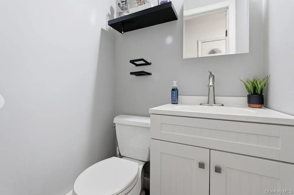 164-14 85th Street, New York, NY, 4 Bedrooms Bedrooms, 8 Rooms Rooms,3 BathroomsBathrooms,Residential,For Rent,85th,0,962332 164-14 85th Street, New York, NY, 4 Bedrooms Bedrooms, 8 Rooms Rooms,3 BathroomsBathrooms,Residential,For Rent,85th,0,962332