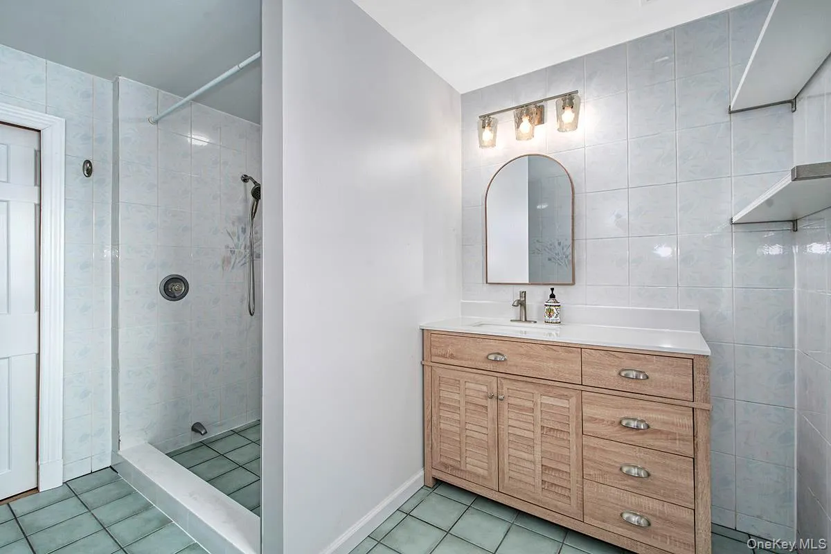 Third Floor Full Bath Third Floor Full Bath