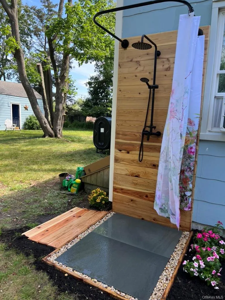 3 Clinton Avenue, Southampton, NY, 2 Bedrooms Bedrooms, 5 Rooms Rooms,1 BathroomBathrooms,Residential Lease,For Rent,Clinton,0,962367 3 Clinton Avenue, Southampton, NY, 2 Bedrooms Bedrooms, 5 Rooms Rooms,1 BathroomBathrooms,Residential Lease,For Rent,Clinton,0,962367