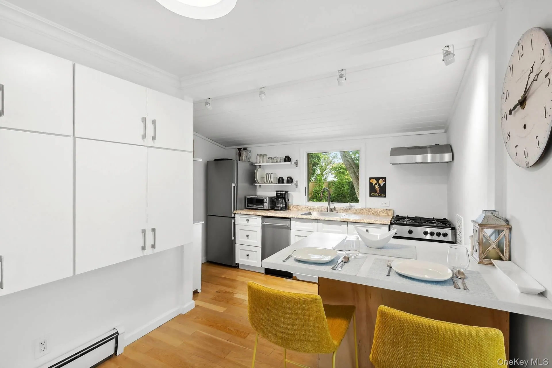 3 Clinton Avenue, Southampton, NY, 2 Bedrooms Bedrooms, 5 Rooms Rooms,1 BathroomBathrooms,Residential Lease,For Rent,Clinton,0,962367 3 Clinton Avenue, Southampton, NY, 2 Bedrooms Bedrooms, 5 Rooms Rooms,1 BathroomBathrooms,Residential Lease,For Rent,Clinton,0,962367