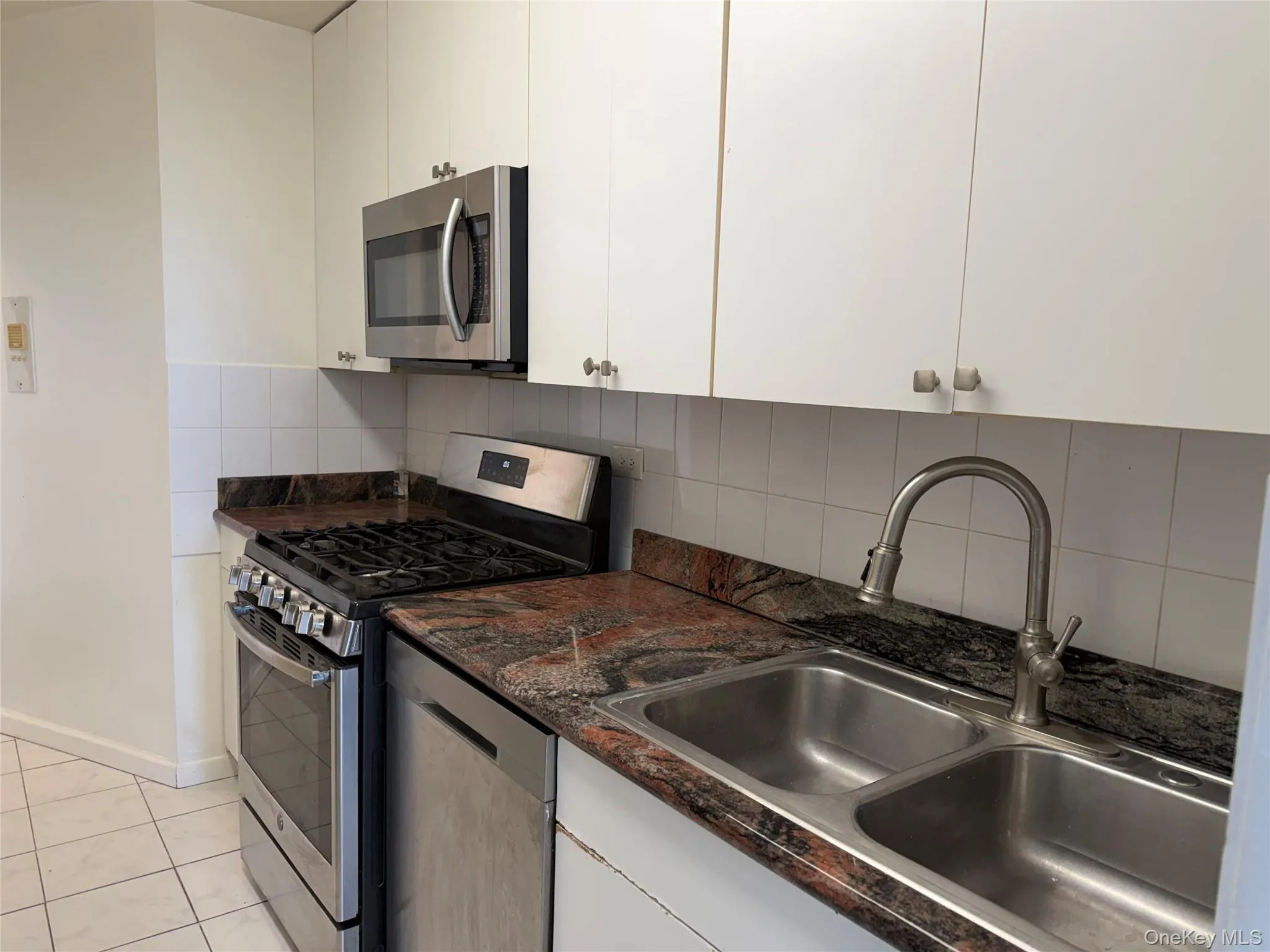 85-15 Main Street, New York, NY, 3 Bedrooms Bedrooms, 6 Rooms Rooms,2 BathroomsBathrooms,Residential,For Rent,Main,0,962416 85-15 Main Street, New York, NY, 3 Bedrooms Bedrooms, 6 Rooms Rooms,2 BathroomsBathrooms,Residential,For Rent,Main,0,962416