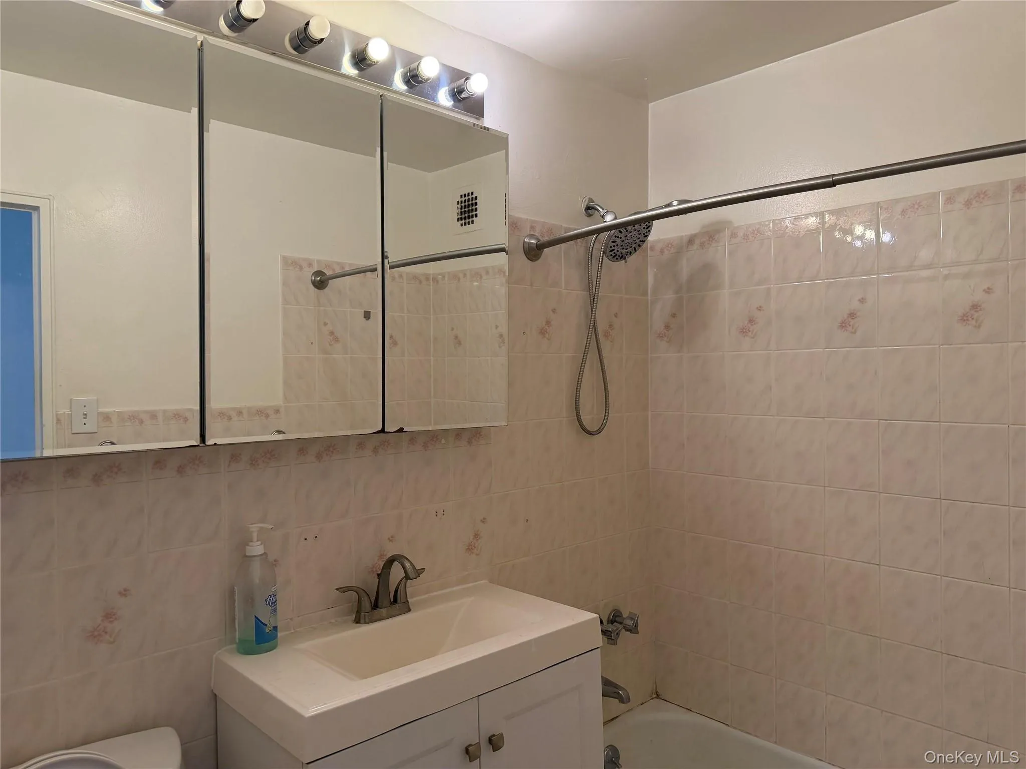 85-15 Main Street, New York, NY, 3 Bedrooms Bedrooms, 6 Rooms Rooms,2 BathroomsBathrooms,Residential,For Rent,Main,0,962416 85-15 Main Street, New York, NY, 3 Bedrooms Bedrooms, 6 Rooms Rooms,2 BathroomsBathrooms,Residential,For Rent,Main,0,962416