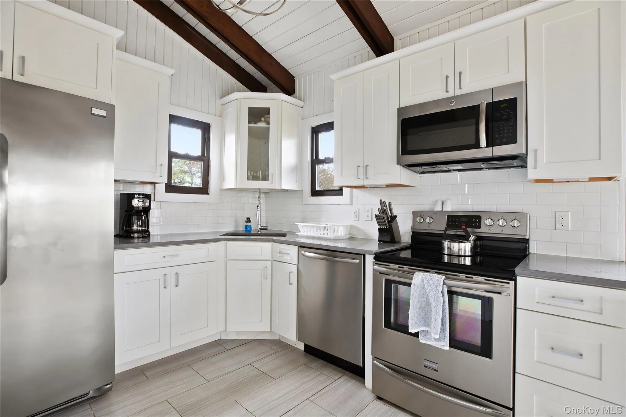 26 Duneway Avenue, Islip, NY, 5 Bedrooms Bedrooms, 6 Rooms Rooms,2 BathroomsBathrooms,Residential,For Rent,Duneway,0,962437 26 Duneway Avenue, Islip, NY, 5 Bedrooms Bedrooms, 6 Rooms Rooms,2 BathroomsBathrooms,Residential,For Rent,Duneway,0,962437