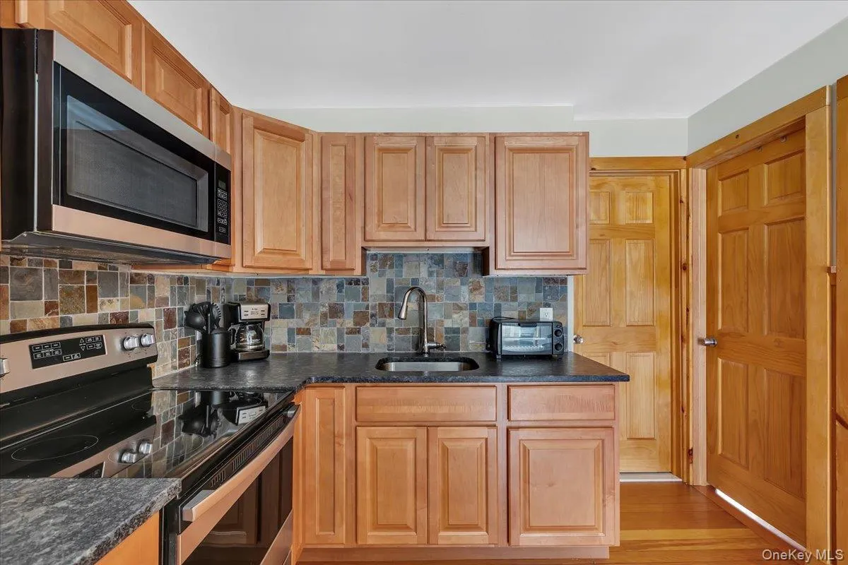 2876 Route 9, Lake George, NY, 2 Bedrooms Bedrooms, 6 Rooms Rooms,1 BathroomBathrooms,Residential,For Rent,Route 9,0,962444 2876 Route 9, Lake George, NY, 2 Bedrooms Bedrooms, 6 Rooms Rooms,1 BathroomBathrooms,Residential,For Rent,Route 9,0,962444