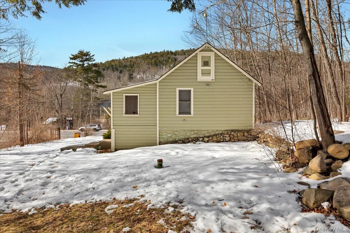 2876 Route 9, Lake George, NY, 2 Bedrooms Bedrooms, 6 Rooms Rooms,1 BathroomBathrooms,Residential,For Rent,Route 9,0,962444 2876 Route 9, Lake George, NY, 2 Bedrooms Bedrooms, 6 Rooms Rooms,1 BathroomBathrooms,Residential,For Rent,Route 9,0,962444