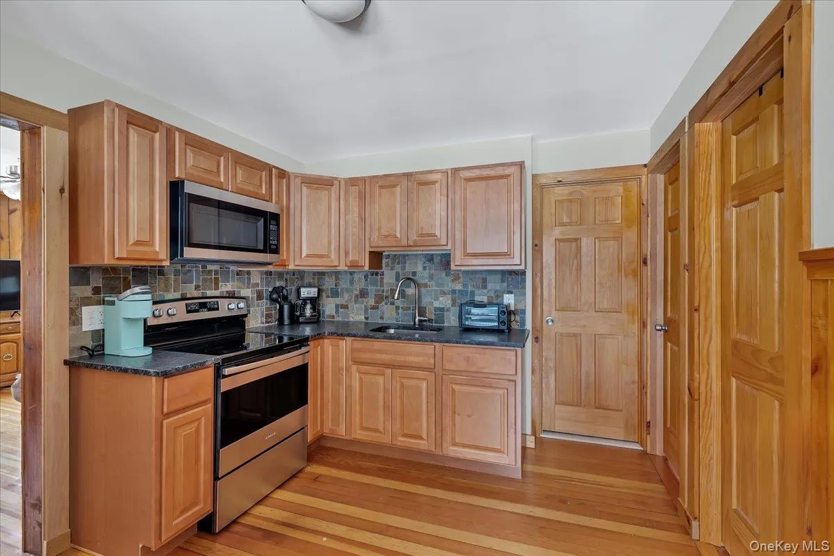 2876 Route 9, Lake George, NY, 2 Bedrooms Bedrooms, 6 Rooms Rooms,1 BathroomBathrooms,Residential,For Rent,Route 9,0,962444 2876 Route 9, Lake George, NY, 2 Bedrooms Bedrooms, 6 Rooms Rooms,1 BathroomBathrooms,Residential,For Rent,Route 9,0,962444