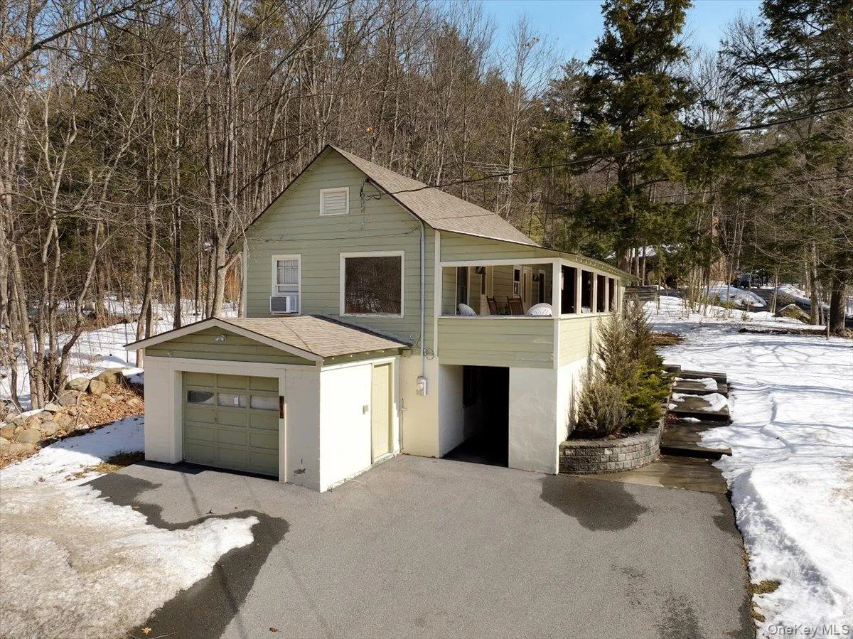 2876 Route 9, Lake George, NY, 2 Bedrooms Bedrooms, 6 Rooms Rooms,1 BathroomBathrooms,Residential,For Rent,Route 9,0,962444 2876 Route 9, Lake George, NY, 2 Bedrooms Bedrooms, 6 Rooms Rooms,1 BathroomBathrooms,Residential,For Rent,Route 9,0,962444