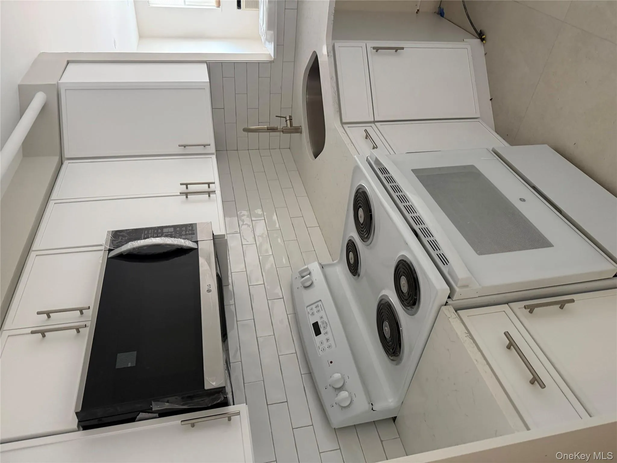 320 Post Avenue, North Hempstead, NY, 1 Bedroom Bedrooms, 3 Rooms Rooms,1 BathroomBathrooms,Residential Lease,For Rent,Post,0,962461 320 Post Avenue, North Hempstead, NY, 1 Bedroom Bedrooms, 3 Rooms Rooms,1 BathroomBathrooms,Residential Lease,For Rent,Post,0,962461