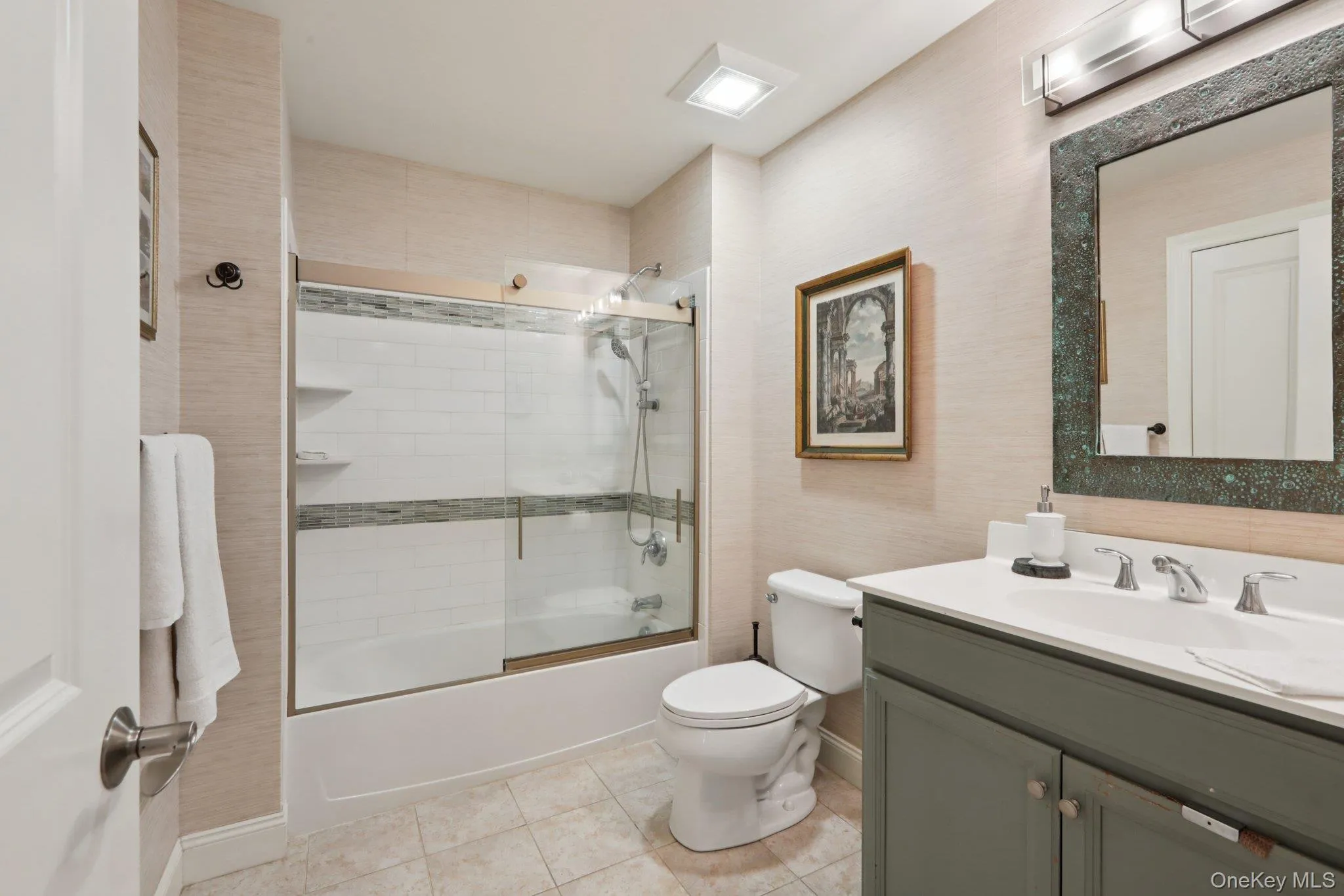 Guest bathroom set off the spacious 2nd floor hallway Guest bathroom set off the spacious 2nd floor hallway