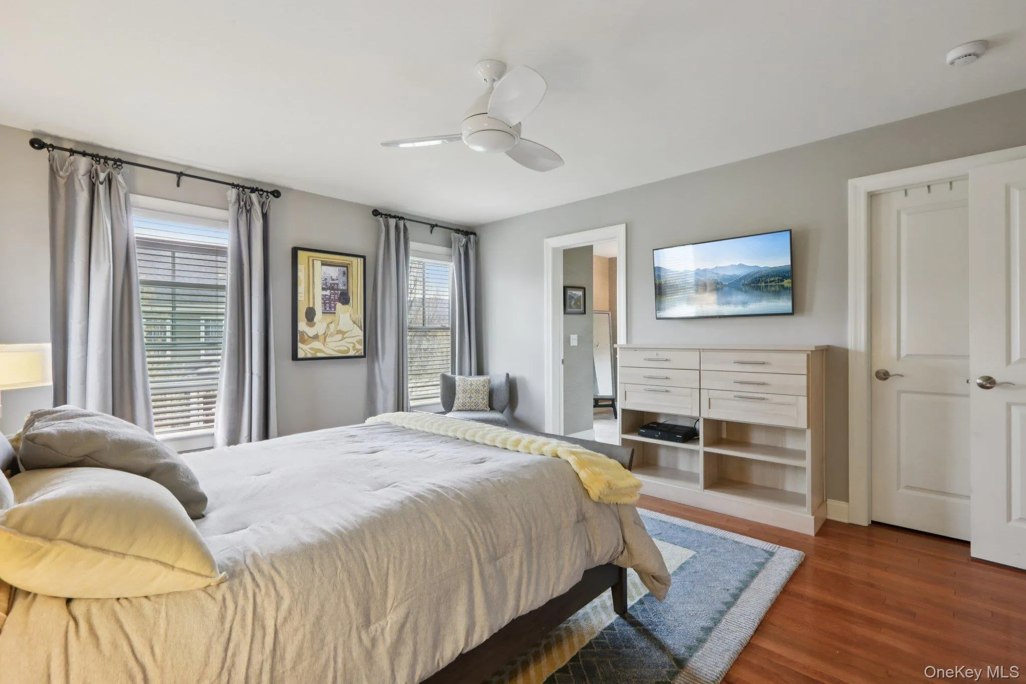 Please notice the stunning built-in custom furniture Please notice the stunning built-in custom furniture